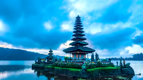 Caducidad Mañana Pura Ulun Danu Bratan Bali Templo Hindú Lago — Vídeo de stock