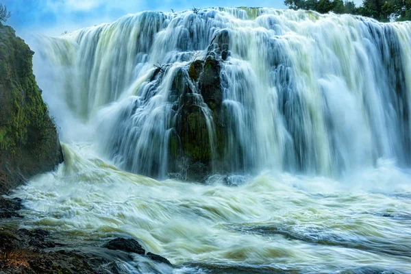 I potenti della cascata di Sae Pong Lai nel Laos meridionale . — Foto Stock