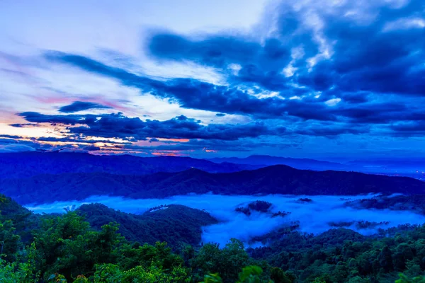 Пейзаж Туманным Утренним Восходом Солнца Доймон Нгао Вид Чиангмай Севере — стоковое фото