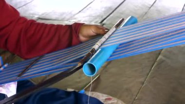 Tayland 'ın kırsal kesimlerinde geleneksel Karen Kabilesi Dokuması. Video 4k