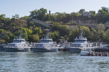Sivastopol, Kırım - 12 Eylül 2019 Sivastopol, Balaklava Körfezi Gemileri deniz manzaralı