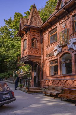 Gorny yerleşimi, Krasnodar Krai, Rusya - 15 Eylül 2019: Theodosius Kafkasya 'nın çöl, tapınak ve pınarı. Ek binalar.