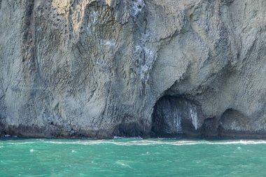 Kara-Dag dağları, deniz manzarası, Kırım.