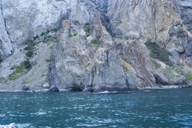 Kara-Dag dağları, deniz manzarası, Kırım.