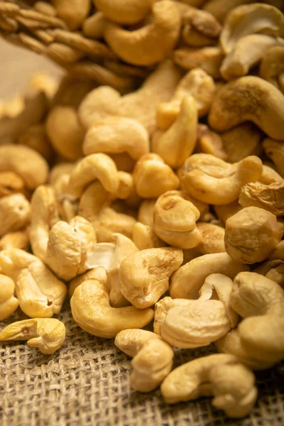 Pile Cashew Nuts Burlap Rough Texture Surface Texture Close — Stock Photo, Image