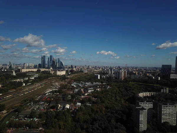 Drone panorama Moskova şehir helikopter