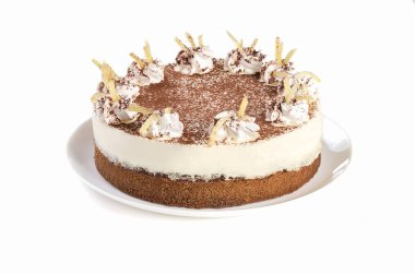 pasta izole beyaz arka plan üzerinde beyaz bir plaka üzerinde