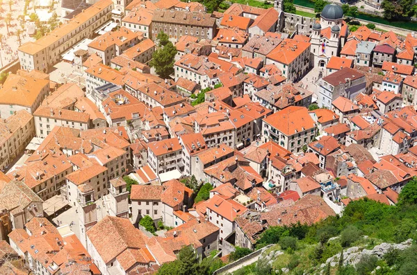 Üstten Görünüm Kotor tarihi kentin. Karadağ.