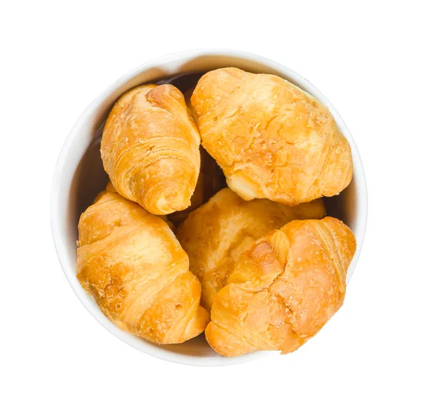 Croissants in einem runden Teller isoliert auf weißem Hintergrund — Stockfoto