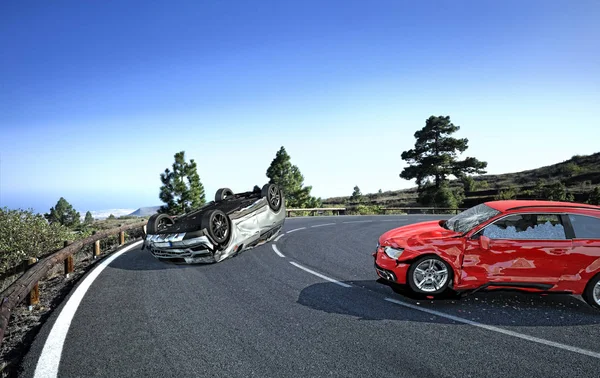 两辆车出事了在乡村一侧的一条公路上撞车 一辆红色轿车撞在一辆银色汽车上倒挂 与大损伤的强烈碰撞 — 图库照片