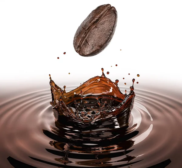 コーヒー豆は クラウンのスプラッシュとコーヒーのプールで水しぶき落下します 白い背景に分離 — ストック写真