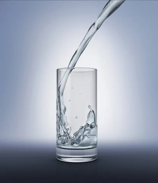 Wasser Ein Glas Mit Spritzwasser Gießen Nahaufnahme Von Einer Seite — Stockfoto