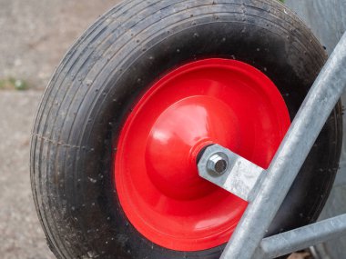 El arabası lastiği