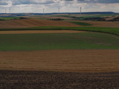Bulutlu bir günde tarım alanları