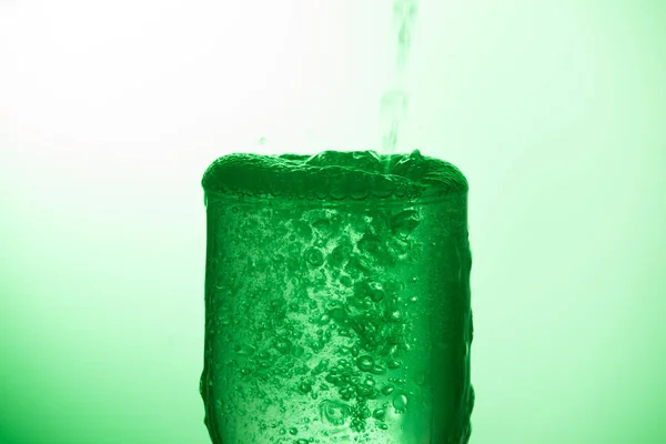 Picia Szklanka Wody Lub Szklankę Wody Trucizną Niezdefiniowany — Zdjęcie stockowe