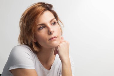 güzel kız beyaz backgroundposing poz