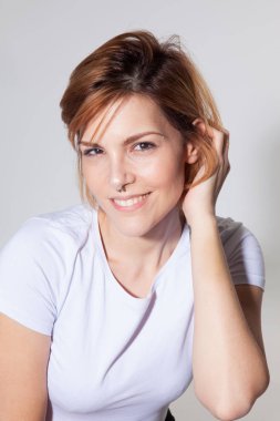 güzel kız beyaz backgroundposing poz