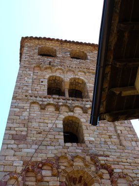 Espinelves kasaba Romanesk tarzı Katolik Kilisesi'nde inşaatı