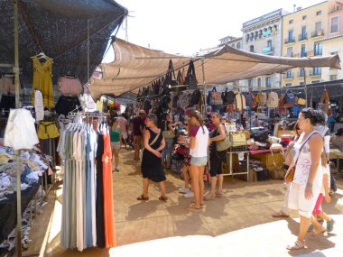 Barselona ilinin Vic şehrinin haftalık piyasası, Katalonya, Ispanya, Avrupa