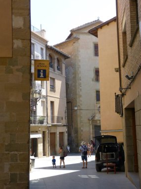 turist tarafından ziyaret bir Katalan şehrin merkezine.