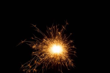 bir çocuk partisi, yüzlerce spin ve kör edici parlak ile üreten fişek ateşledi