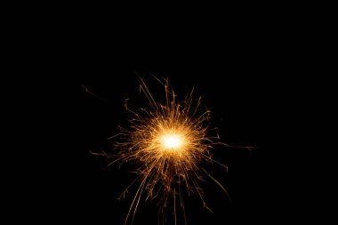 bir çocuk partisi, yüzlerce spin ve kör edici parlak ile üreten fişek ateşledi