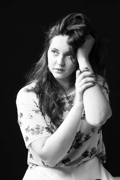 gece elbisesi ile genç bir kız portresi