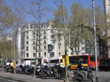 Binalar şehrin Barcelona, Catalonia, İspanya. Paseo de Gracia Caddesi, Barcelona merkezi.