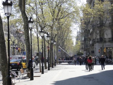 Sokak lambası Barselona şehir Paseo de Gracia Caddesi'nın tipik