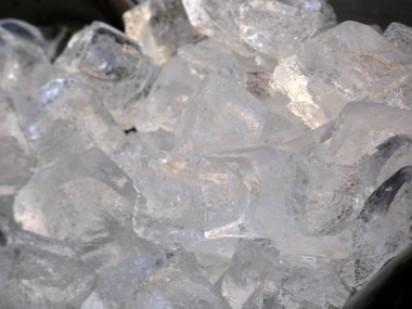 Bir kova buz içecekler soğutma