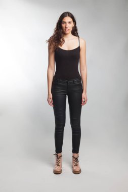 genç bir modelin portresi, fotoğraf stüdyoda yapılan