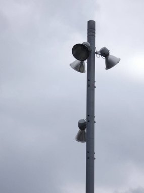 Endüstriyel kule, inşaat araçlarının taşınması için vinç