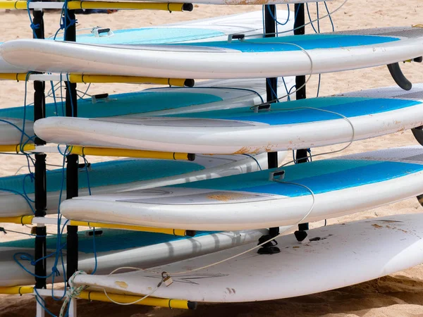 Tavole Surf Nella Sabbia Sulla Spiaggia — Foto Stock