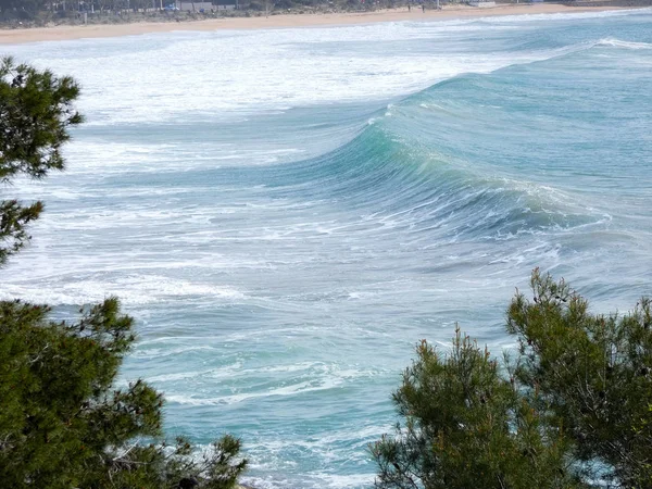 Big Waves Crashing Sand Rocks Coast — Stock Photo, Image
