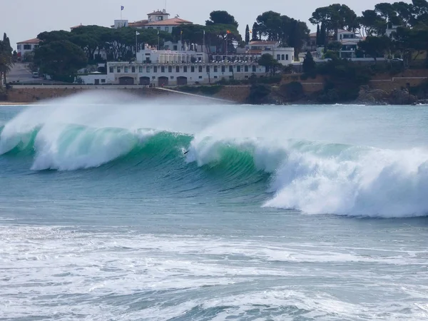 Великі Хвилі Падають Пісок Скелі Узбережжя — стокове фото
