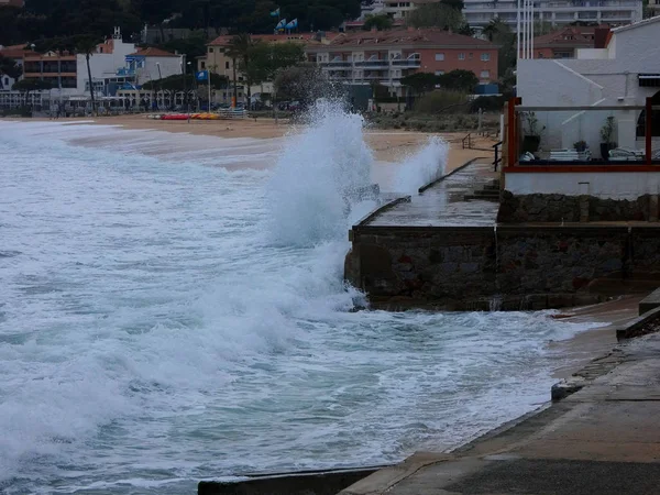 Grosses Vagues Écrasant Contre Sable Les Rochers Côte — Photo