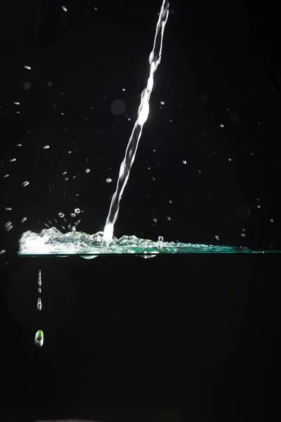Acqua Che Cade Vetro Trasparente — Foto Stock