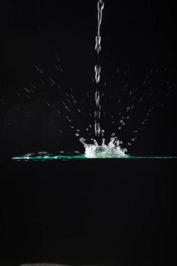 Bir bardağa düşen su