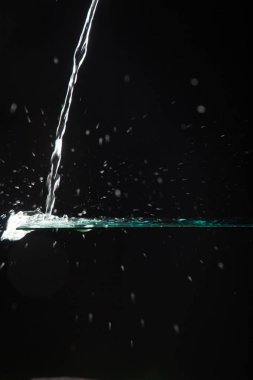Bir bardağa düşen su
