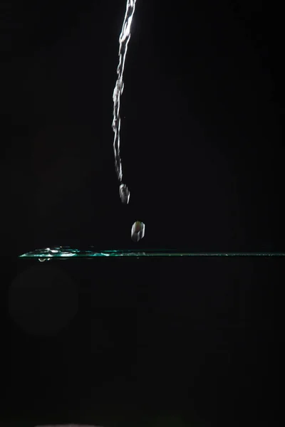 Вода Падає Склянку — стокове фото