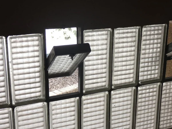 Průsvitné Skleněné Okno Pro Ventilací Vyvětrání Přirozeného Světla — Stock fotografie