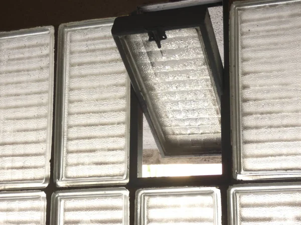 Janela Vidro Translúcido Que Permite Entrada Luz Natural — Fotografia de Stock