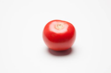 tomate, sano y saludable de renk rojo sobre fondo blanco