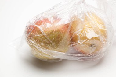 Elma vitamin açısından zengin, sağlıklı, kahvaltı için ideal, yemekte tatlı olarak ya da atıştırmalık ve akşam yemeğinde. Meyve suyunda içebilirsin, çiğ yiyebilirsin, kek, reçel, sos yapabilirsin..