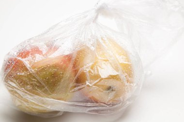 Elma vitamin açısından zengin, sağlıklı, kahvaltı için ideal, yemekte tatlı olarak ya da atıştırmalık ve akşam yemeğinde. Meyve suyunda içebilirsin, çiğ yiyebilirsin, kek, reçel, sos yapabilirsin..