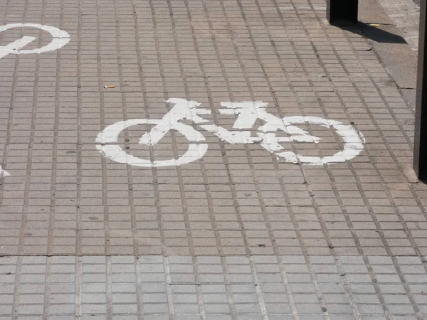 Señales Tráfico Pintadas Suelo Para Indicar Los Conductores Peatones Los —  Fotos de Stock