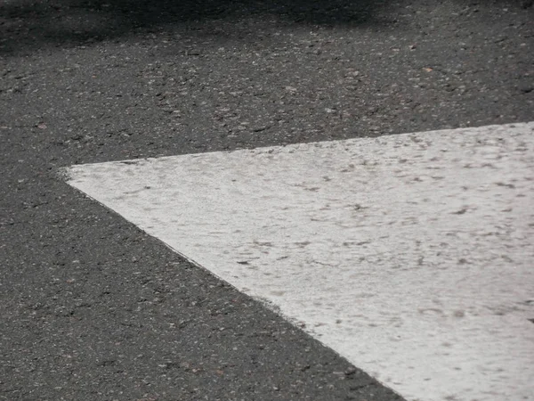 Segno Dipinto Bianco Sulla Strada Grigia Indicare Conducenti Cosa Dovrebbero — Foto Stock