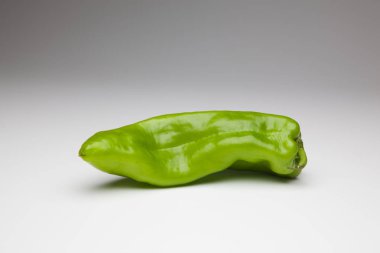 basit bir yeşil biber, vitamin ve sağlıklı dolu.