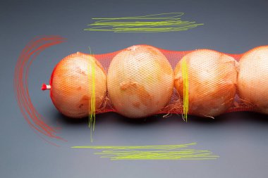 Soğan, mutfakta önemli bir çeşni, lezzet ve doku hem de birçok özelliği ile.