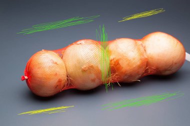 Soğan, mutfakta önemli bir çeşni, lezzet ve doku hem de birçok özelliği ile.